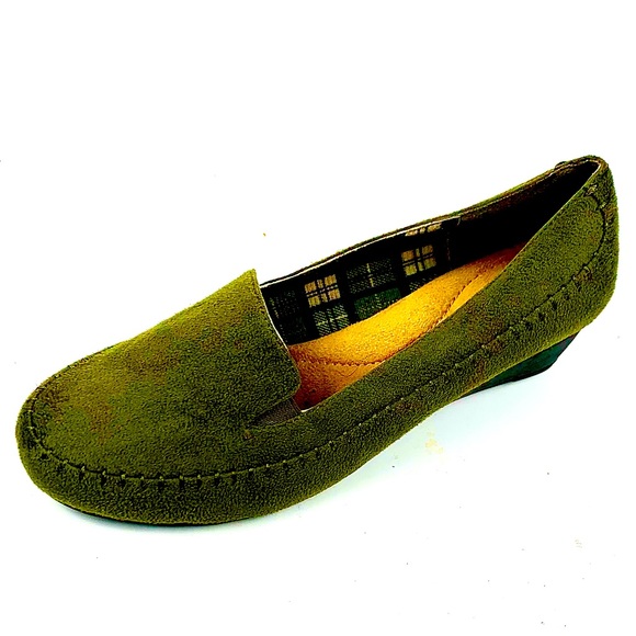 Comfort View Womens Olive Faux Suede Slip On Loafer size 8 - Picture 1 of 5